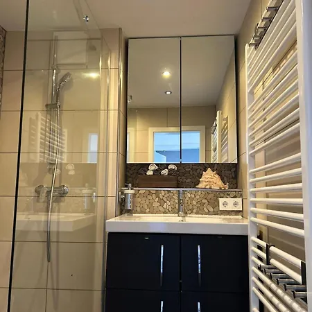 Beautiful With 2 Bedrooms *
